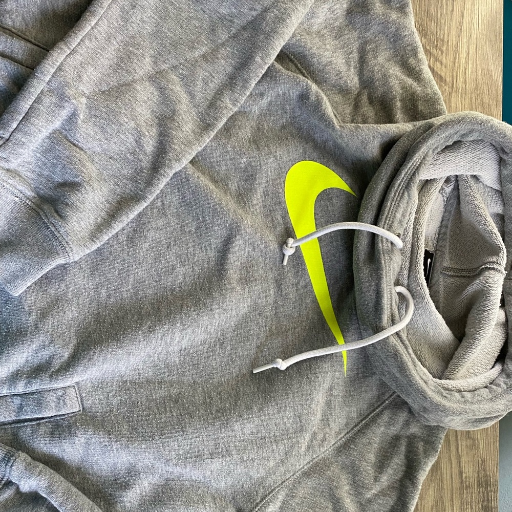 nike sweatshirt